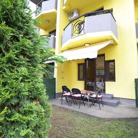 Yellow House Apartment