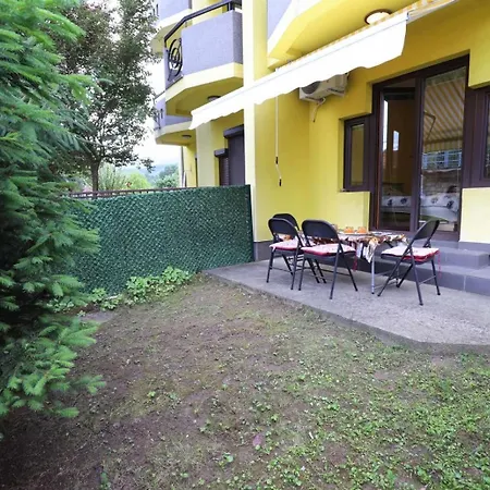 Apartment Yellow House *