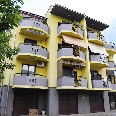 Yellow House Apartment